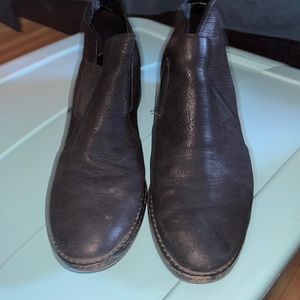 Black ankle length boots